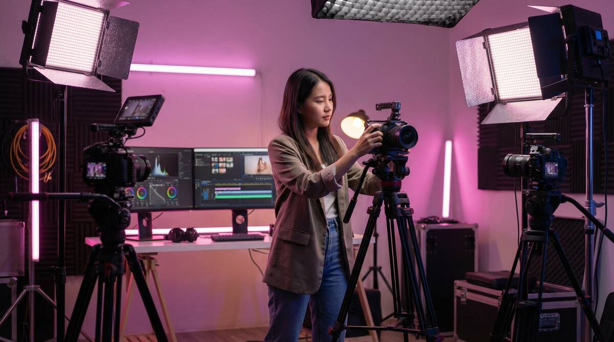 17c一起草影视制作